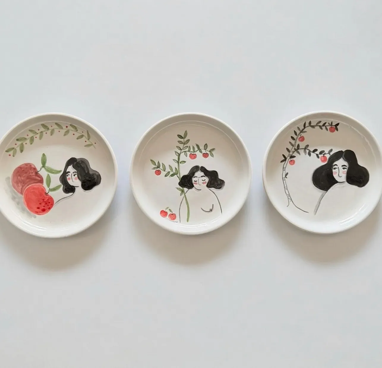 Her Pardis Large Ceramic Plate Set of Three — 1